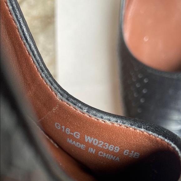 Cole Haan Black Leather Snakeskin embossed Pumps, women's size 6 1/2B. - Picture 12 of 12